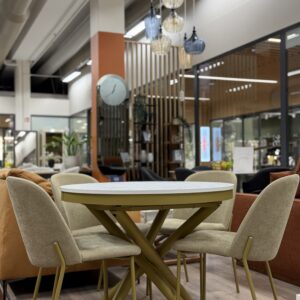 Lahtikäiv laud ja toolid Chloe (komplekt)